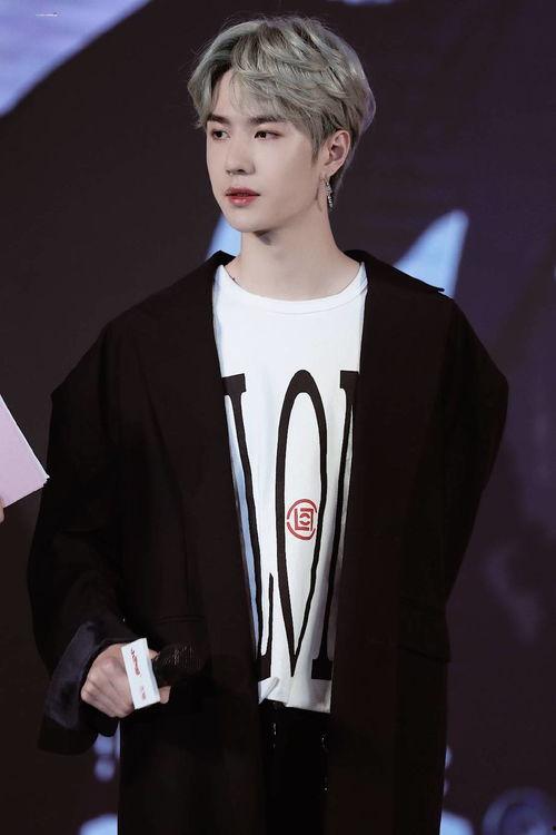 狗仔爆料王一博视频,狗仔镜头下的真实生活 第1张 狗仔爆料王一博视频,狗仔镜头下的真实生活 第1张